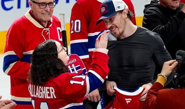 On-ice jersey swap honours Gallagher’s late mother